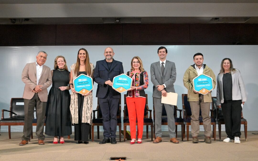 Movimiento STEM+ y el CENEVAL presentan oficialmente la microcredencial Habilidades STEM en la SEP